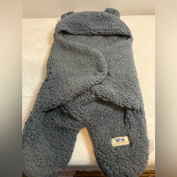 Blue Snail Grey Sherpa Wrap Swaddle Blanket Small for 0-3 months - Picture 8 of 14